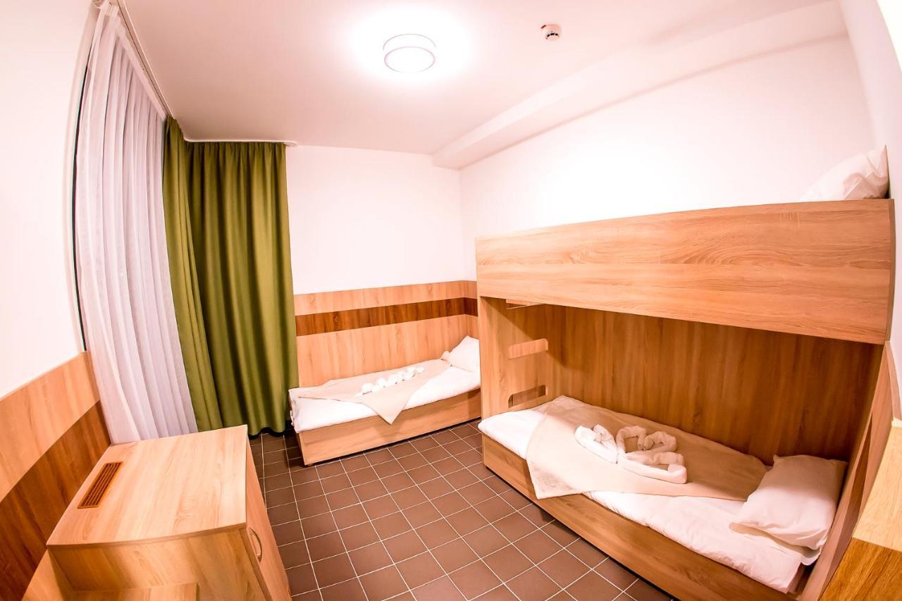 Cvse Clubhaz Es Panzio Bed & Breakfast Cegled Exterior photo