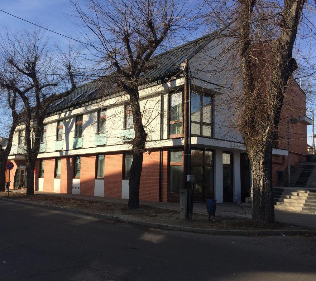 Cvse Clubhaz Es Panzio Bed & Breakfast Cegled Exterior photo