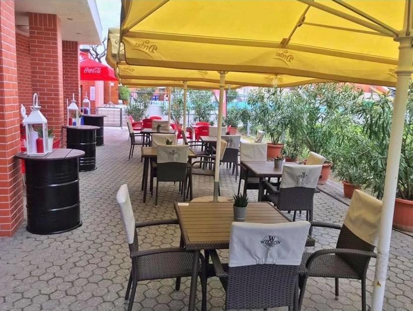 Cvse Clubhaz Es Panzio Bed & Breakfast Cegled Exterior photo